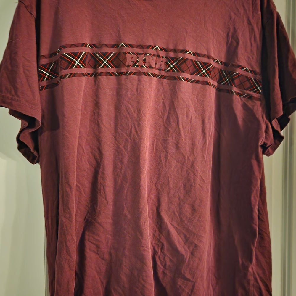PINK Victoria's Secret Maroon Plaid Graphic Tee Festive Holiday Size Large